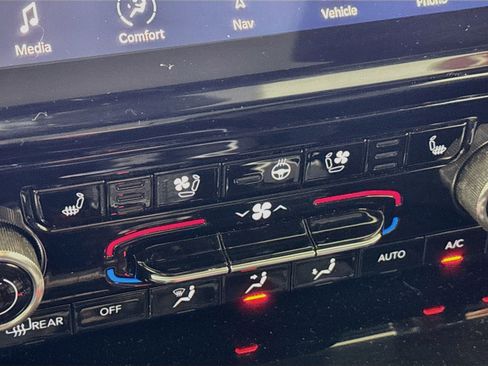 Used 2023 Jeep Grand Cherokee Overland w/ Advanced Protech Group III image 5