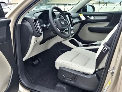 New 2026 Volvo XC40 B5 Plus AWD/4WD image 14