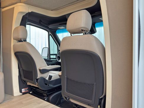 Used 2021 Mercedes-Benz Sprinter 3500 w/ Acoustic Package image 31
