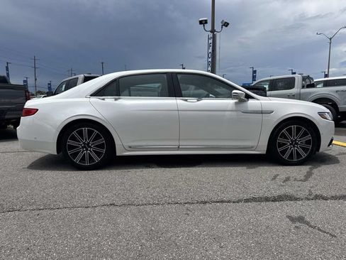 Used 2017 Lincoln Continental Reserve w/ Technology Package FWD image 4