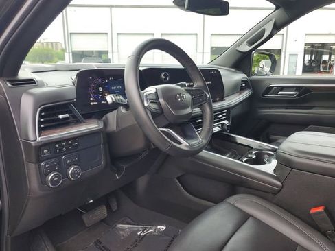 Used 2025 Chevrolet Tahoe Z71 AWD/4WD image 17