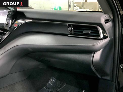 Used 2021 Toyota Camry SE w/ Cold Weather Package image 18