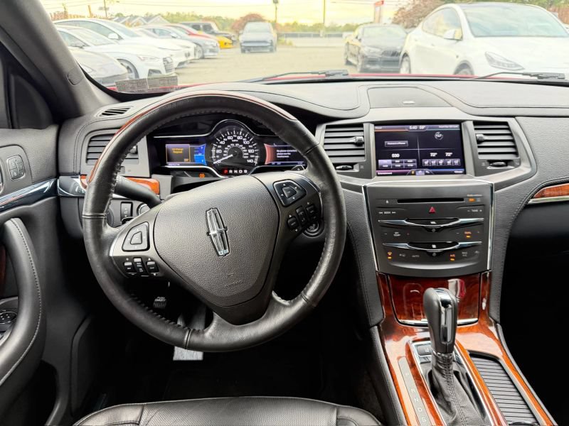 Used 2013 Lincoln MKS AWD image 20