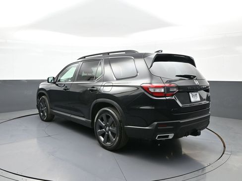 Certified 2023 Honda Pilot Sport image 8