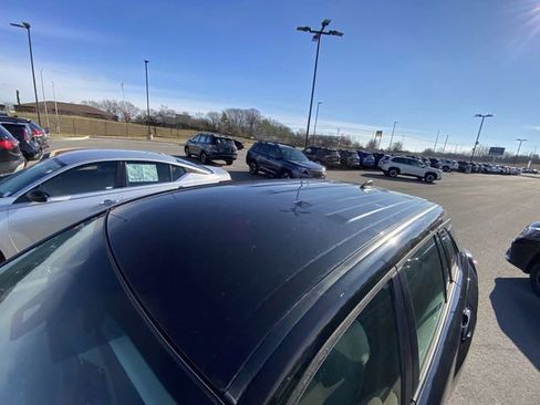 Used 2022 Toyota Corolla Cross L image 3