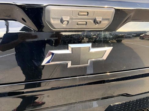 Used 2023 Chevrolet Silverado 1500 LT Trail Boss w/ LT Trail Boss Premium Package AWD/4WD image 10