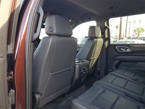 Used 2023 Chevrolet Suburban LT image 13