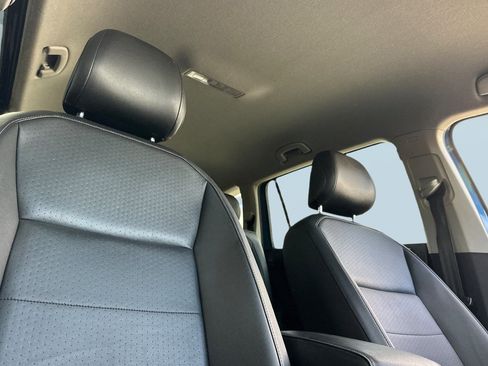 Used 2018 Volkswagen Tiguan SE image 29