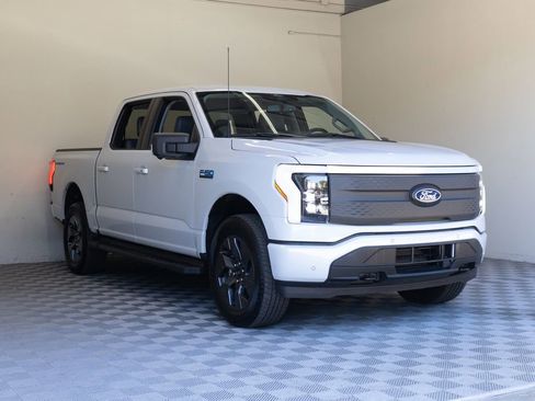 Used 2025 Ford F150 Lightning Flash AWD/4WD image 6