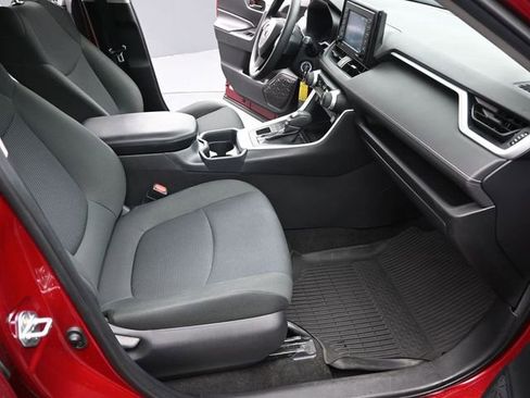 Certified 2020 Toyota RAV4 LE image 27