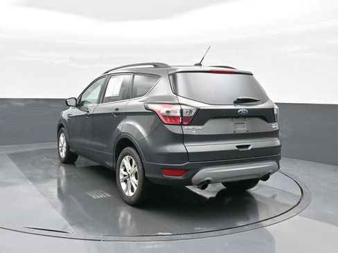 Used 2018 Ford Escape SE image 2