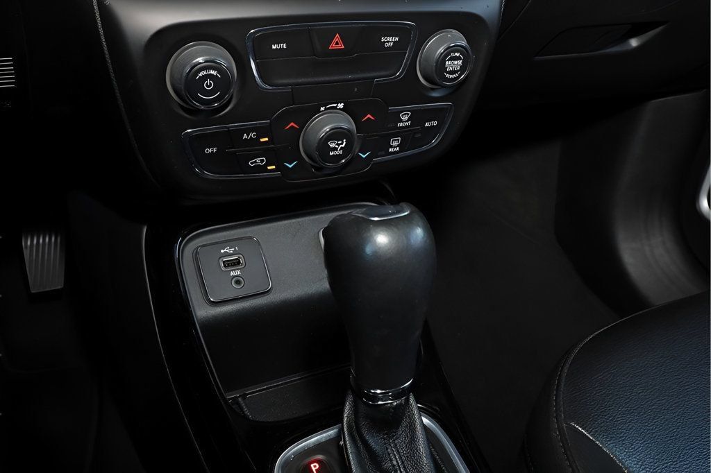 Used 2021 Jeep Compass Latitude FWD image 29