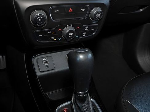 Used 2021 Jeep Compass Latitude FWD image 29