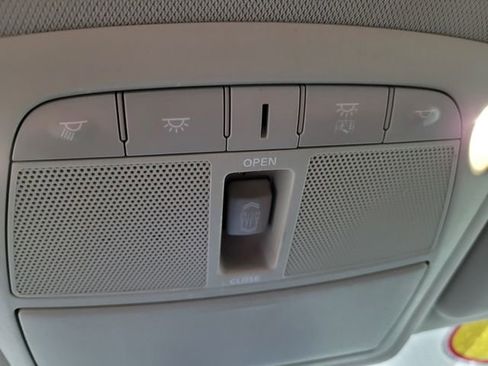 Used 2016 Nissan Rogue SV image 27