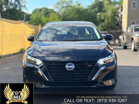 Used 2025 Nissan Sentra SR FWD image 2