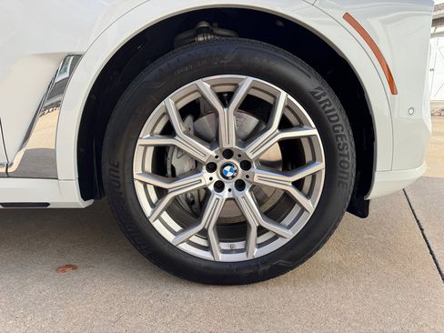 Used 2024 BMW X7 xDrive40i w/ Climate Comfort Package image 39