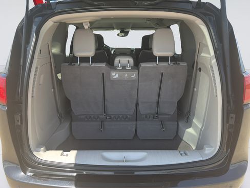 Used 2017 Chrysler Pacifica Touring-L Plus w/ Advanced Safetytec Group FWD image 27