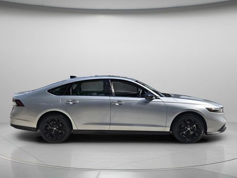Used 2025 Honda Accord SE image 3