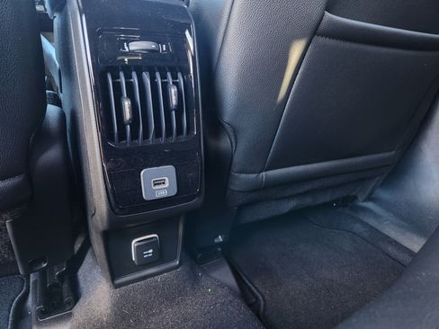 Used 2025 Jeep Compass Latitude image 30