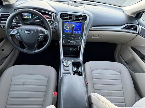 Used 2020 Ford Fusion SE image 33