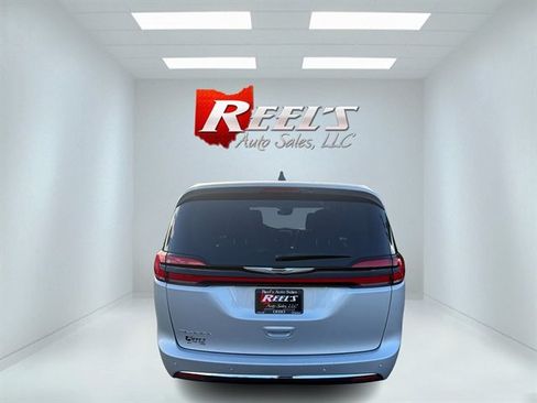 Used 2024 Chrysler Pacifica Touring-L FWD image 34