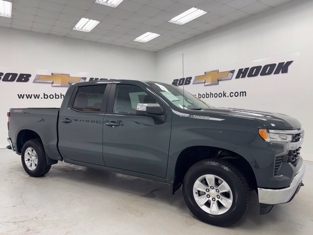 Used 2025 Chevrolet Silverado 1500 LT AWD/4WD image 3