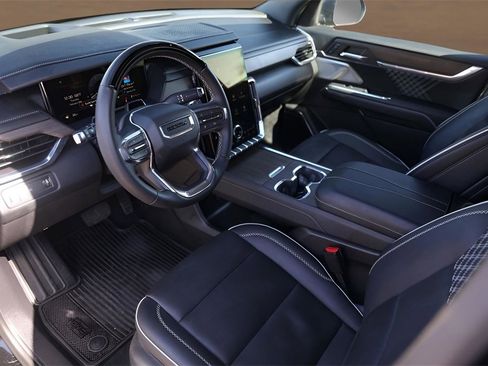 Used 2024 GMC Acadia Denali w/ Super Cruise Package image 10