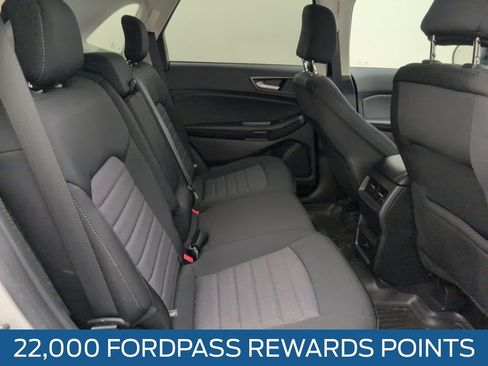 Used 2024 Ford Edge SE image 15