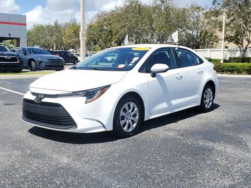 Used 2025 Toyota Corolla LE image 2