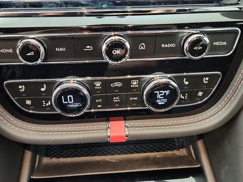 Used 2021 Bentley Bentayga Speed AWD/4WD image 22