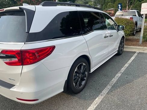 Used 2023 Honda Odyssey Elite image 4