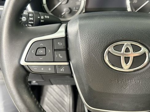 Used 2023 Toyota Highlander XLE AWD/4WD image 22