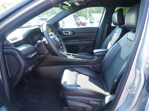 Used 2024 Jeep Compass Trailhawk AWD/4WD image 4