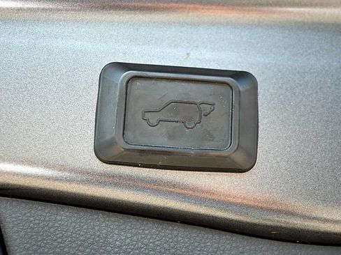 Used 2019 Toyota RAV4 Limited w/ Advanced Technology Package FWD image 10