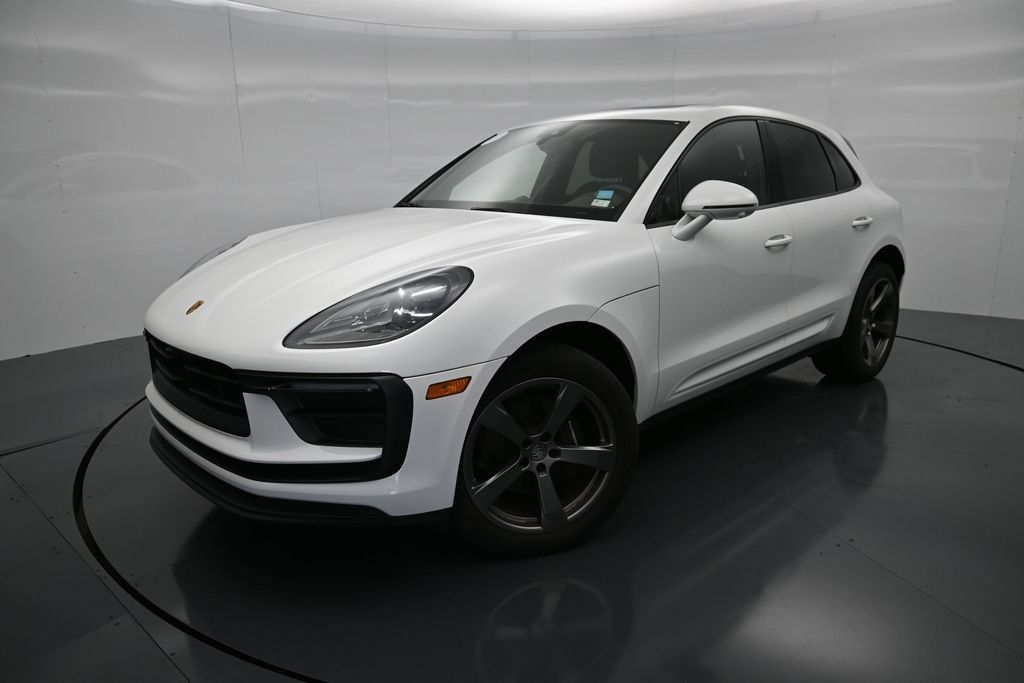 Certified 2023 Porsche Macan AWD/4WD image 1