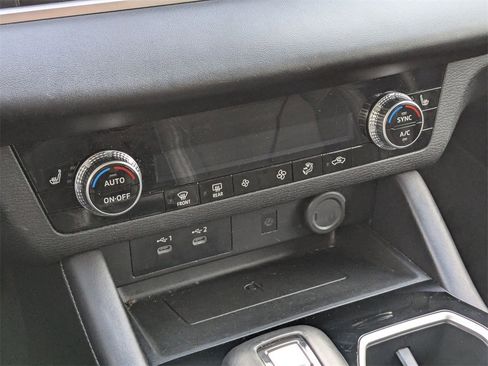 Used 2025 Mitsubishi Outlander SE image 19