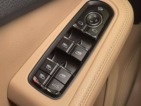 Certified 2023 Porsche Macan AWD/4WD image 38
