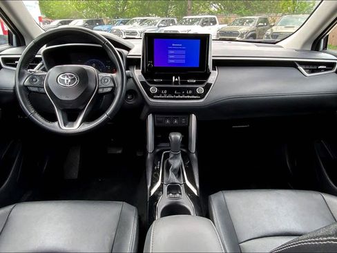 Used 2025 Toyota Corolla Cross XLE FWD image 15