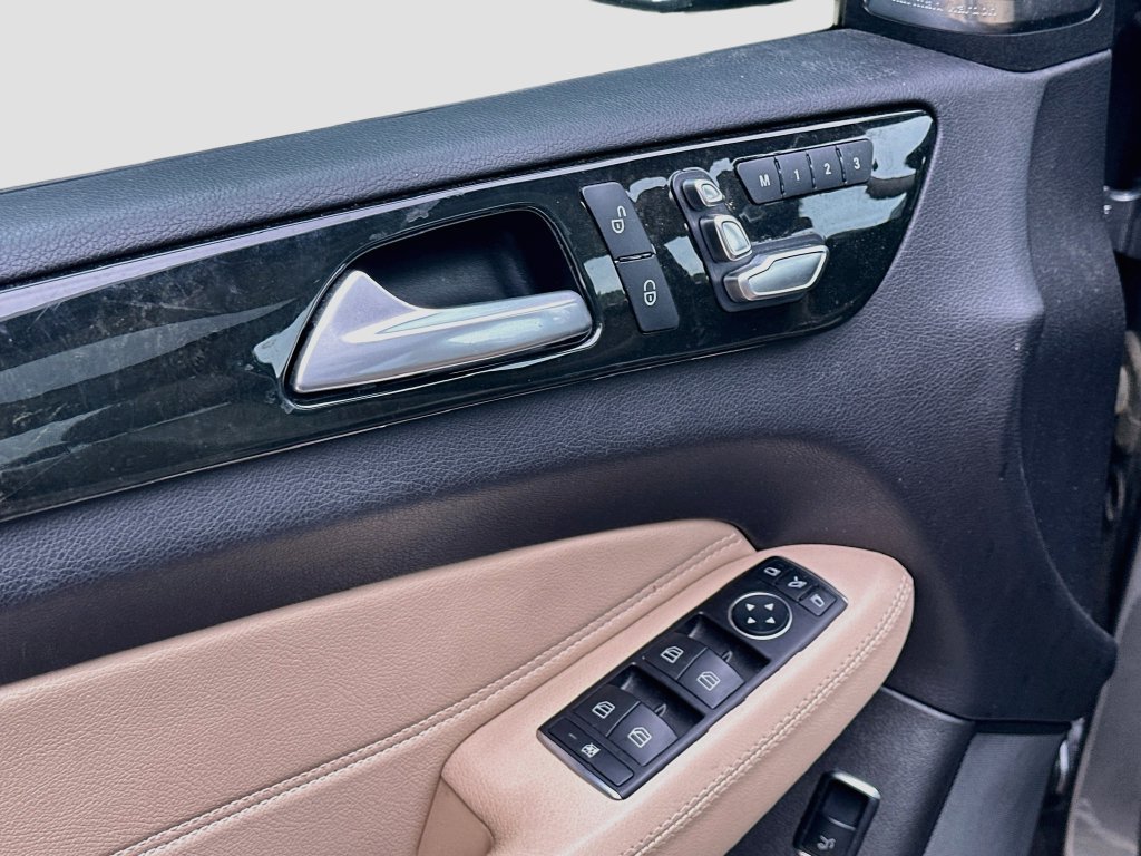 Used 2019 Mercedes-Benz GLS 450 4MATIC image 18