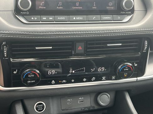 Used 2021 Nissan Rogue SV w/ Premium Package FWD image 30