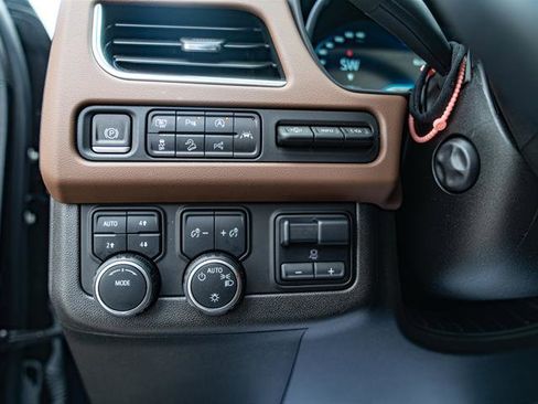 Used 2024 Chevrolet Suburban High Country w/ Advanced Technology Package image 45