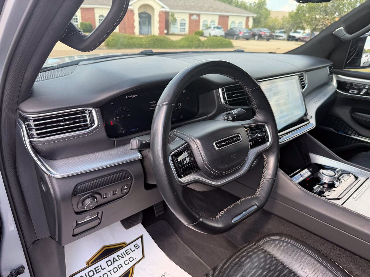 Used 2023 Jeep Grand Wagoneer Series II AWD/4WD image 11