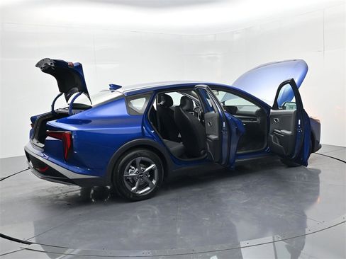 New 2025 Kia K4 LXS image 49