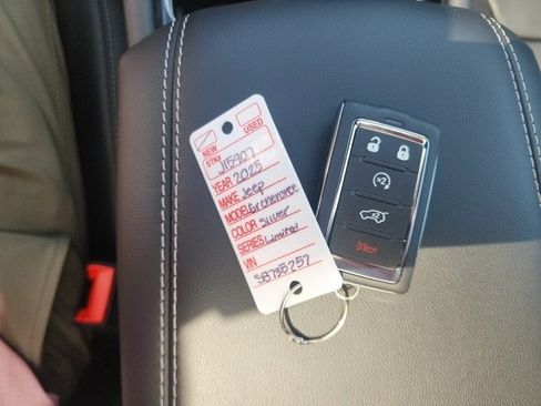 New 2025 Jeep Grand Cherokee L Limited w/ Black Appearance Package image 30