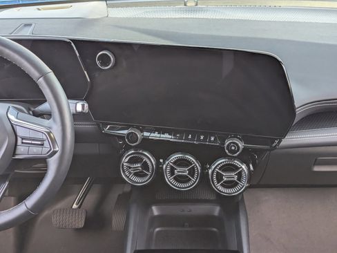 Used 2025 Chevrolet Blazer EV LT image 17