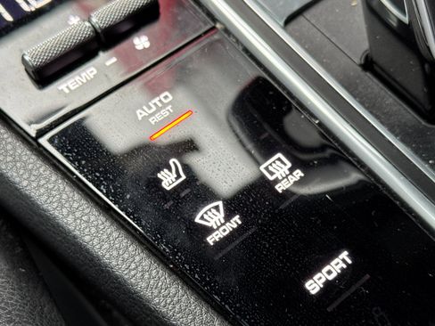 Used 2021 Porsche Cayenne image 19