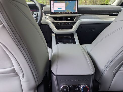 New 2026 Ford Explorer Platinum image 30