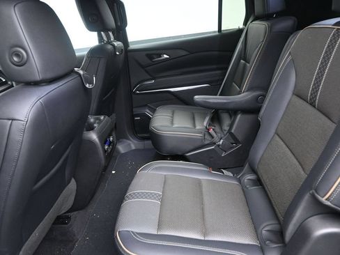 Used 2025 Chevrolet Traverse High Country FWD image 15