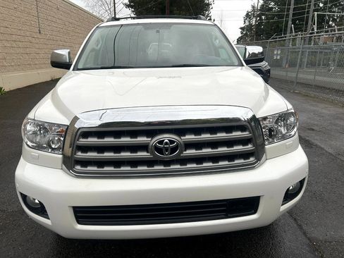 Used 2014 Toyota Sequoia Platinum image 2