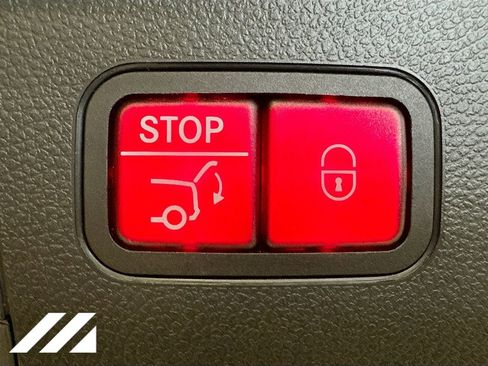 Used 2017 Mercedes-Benz GLC 300 4MATIC image 30
